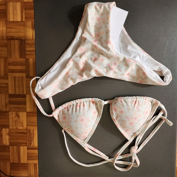 WIKINI Light green and pink flowers Bikini - Picture 9 of 10